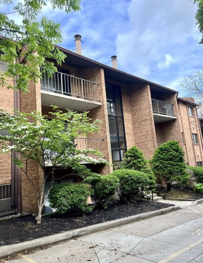 Building Photo - Fully Furnished 2-Bedroom Condo – 2 Blocks...