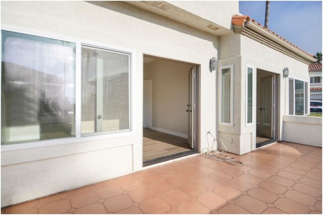 Building Photo - Tennis Villas 2 Bedroom Condo!
