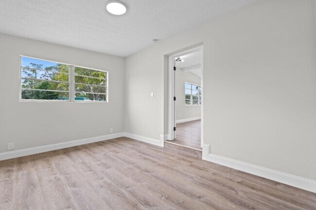 Building Photo - 2415 Lewis Rd