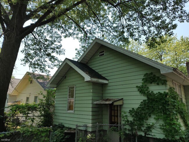 Building Photo - 2 br, 1 bath House - 2418 North Peoria Avenue