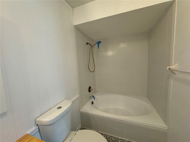 Building Photo - 611 S Seneca Blvd