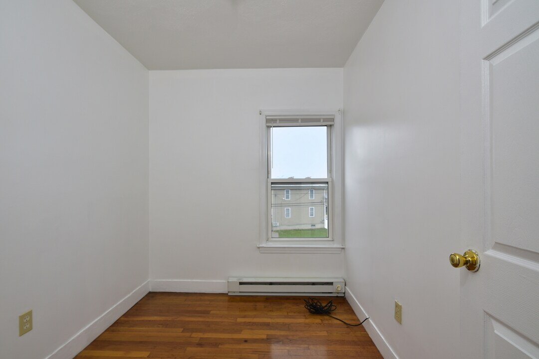 Building Photo - 43 Rosseter St