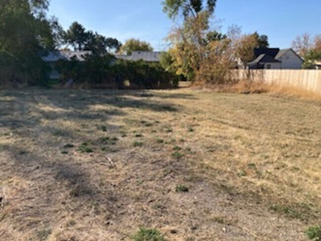 Building Photo - Newly Renovated, Clean & Bright 2 Bedroom, 1 Bathroom Apartment for Rent in Shelley - Washer/Drye...