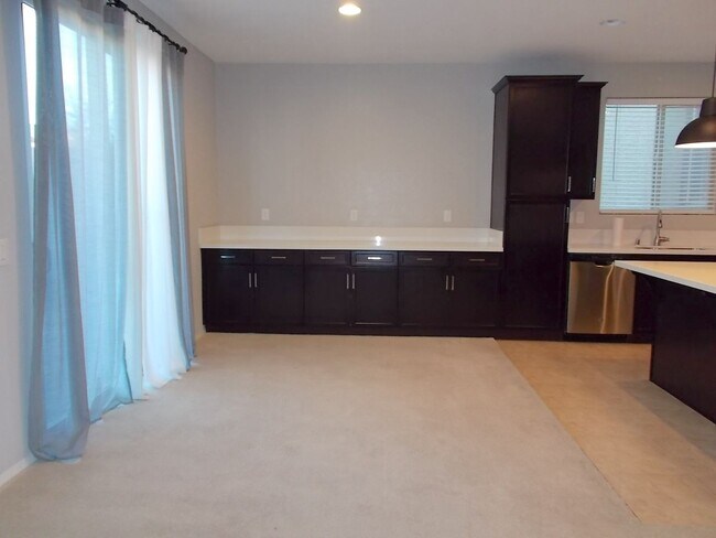 Building Photo - Spacious 3-Bed, 2-Bath Home in Prime Las Vegas Location