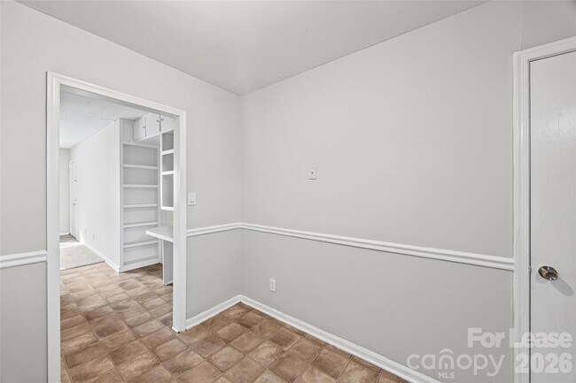 Building Photo - 5805 Hunting Ridge Ln