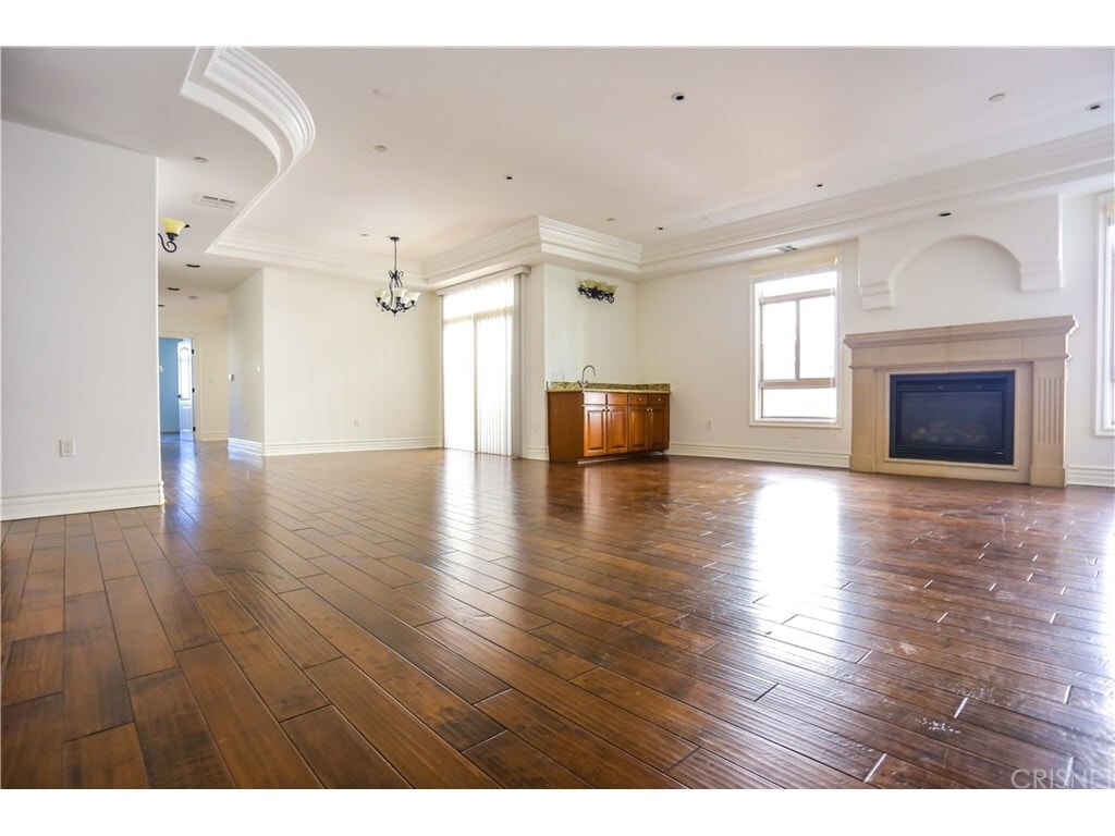 Building Photo - 10640 Woodbridge St
