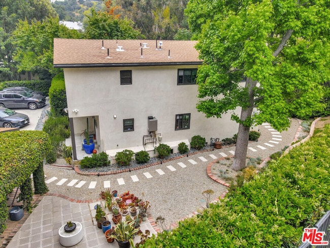 Building Photo - 3906 Alta Mesa Dr