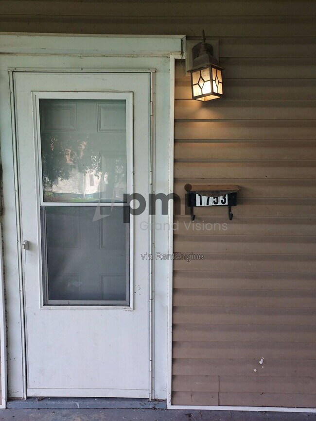 Building Photo - 1753 E Clay St