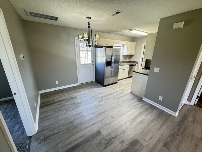 Building Photo - 105 Lorien Cir