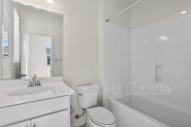 Building Photo - 3814 Norbridge Ave