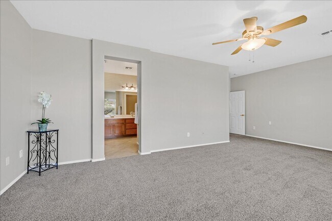 Building Photo - Golf Course Views in Sun City Anthem!  Age...