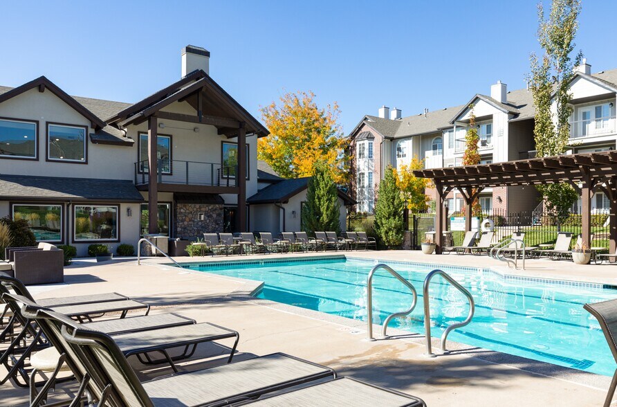 Primary Photo - Sterling Pointe Apartments