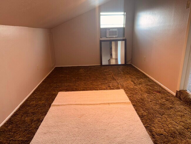 Building Photo - 901 Eden Ln