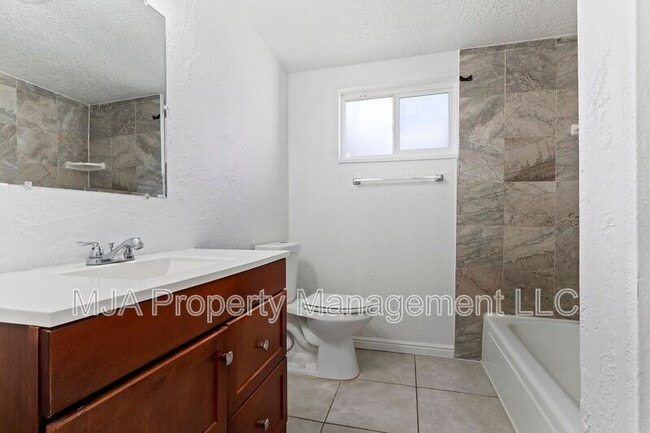 Building Photo - 443 Dorothea Way