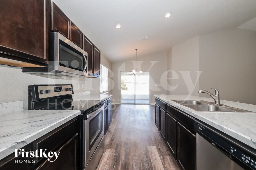 Building Photo - 911 Kingfisher Dr