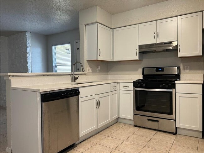 Building Photo - 2300 Cedrick Cove