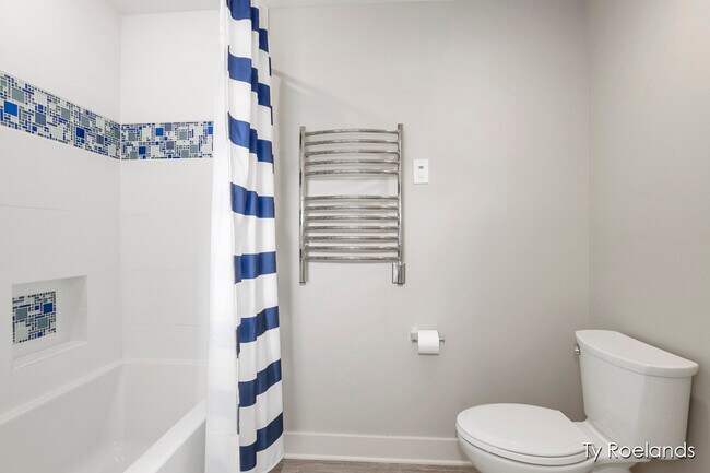 Building Photo - 3757 Lake Birch St NE