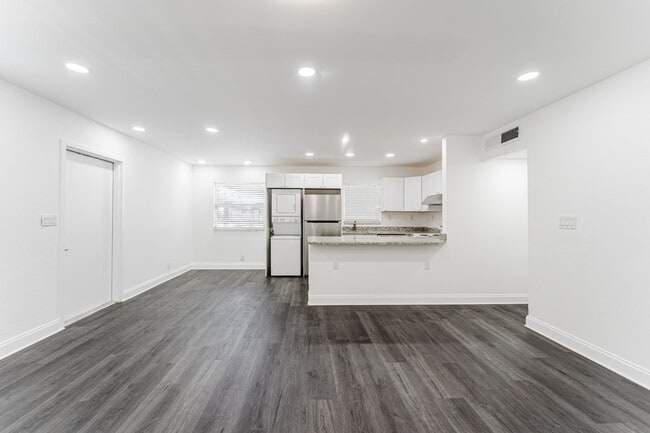 Building Photo - 233 Brittany F