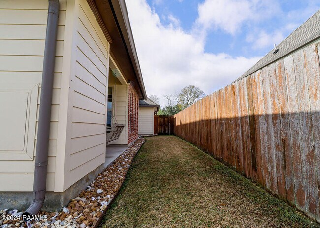 Building Photo - 228 Crenshaw Dr