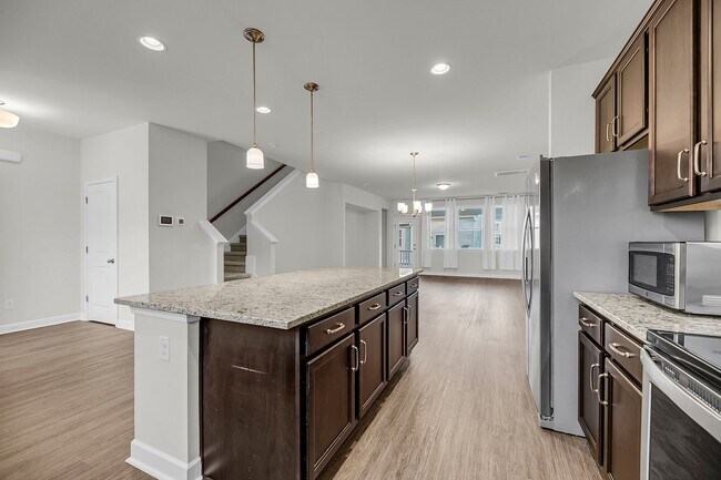 Building Photo - Charming Johns Island Retreat with Modern Amenities