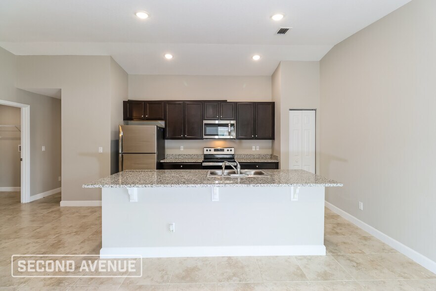Building Photo - 259 Trenton Ave SW