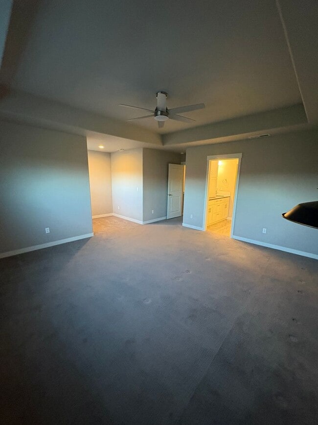 Building Photo - Newer 3 Bedroom / 2.5 Bathroom + Loft in the Ochoco Pointe Community