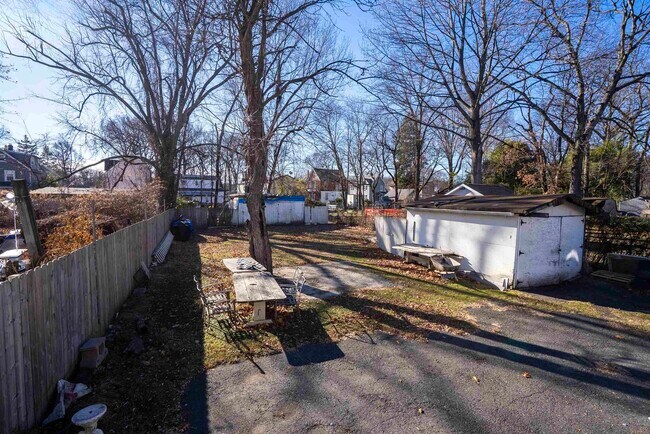 Building Photo - 336 W Palisade Ave