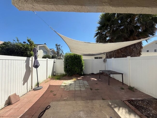 Building Photo - Remodeled Condo in Tustin