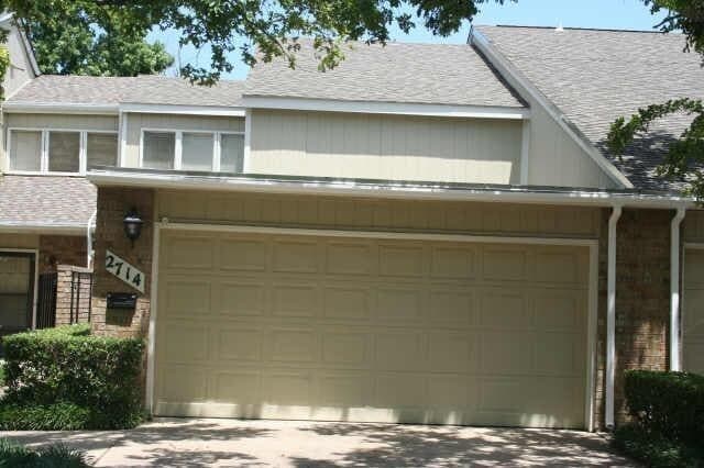 Building Photo - Gorgeous Carrollton Townhome