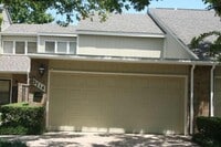 Building Photo - Gorgeous Carrollton Townhome