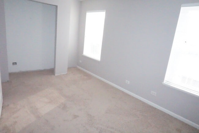 Building Photo - Rare find-3 Bedroom spacious corner unit with Den, 2.5 baths and 2 car garage