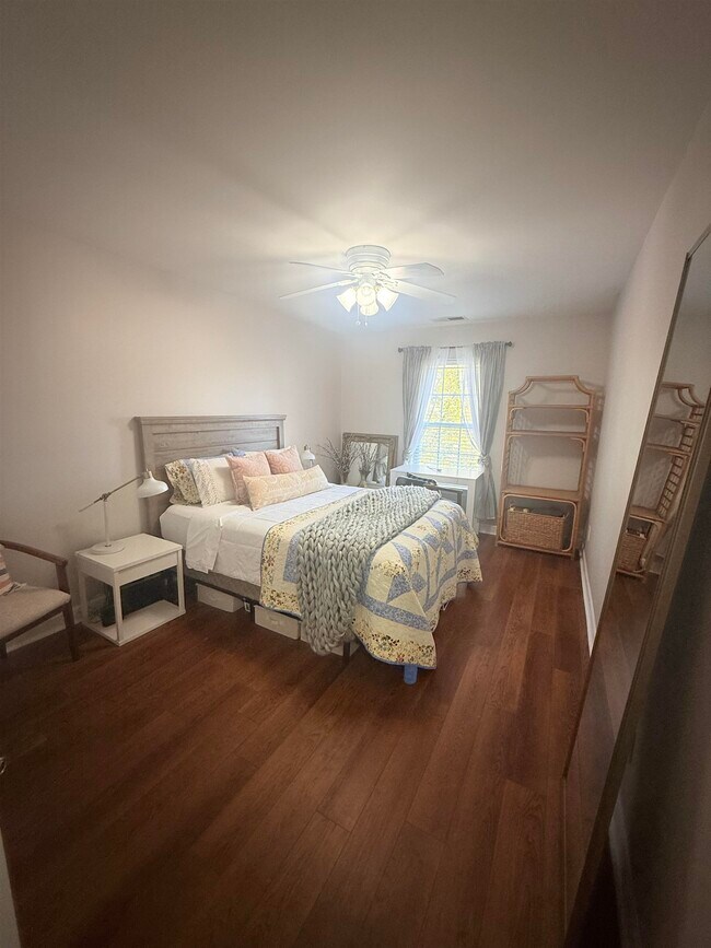 Building Photo - 1124 Fairway Ln