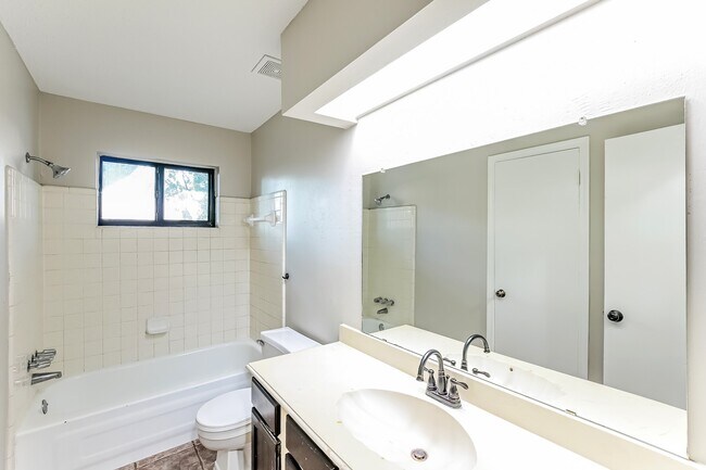 Building Photo - 6019 Coachgate Dr