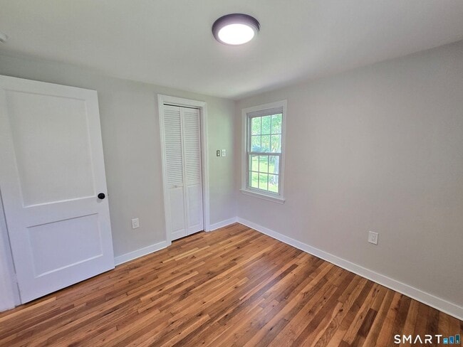 Building Photo - 157 S River Rd