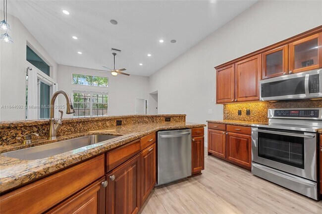 Building Photo - 2587 Jardin Ct