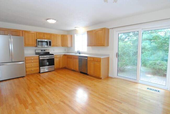 Building Photo - 68 Georgetown Dr