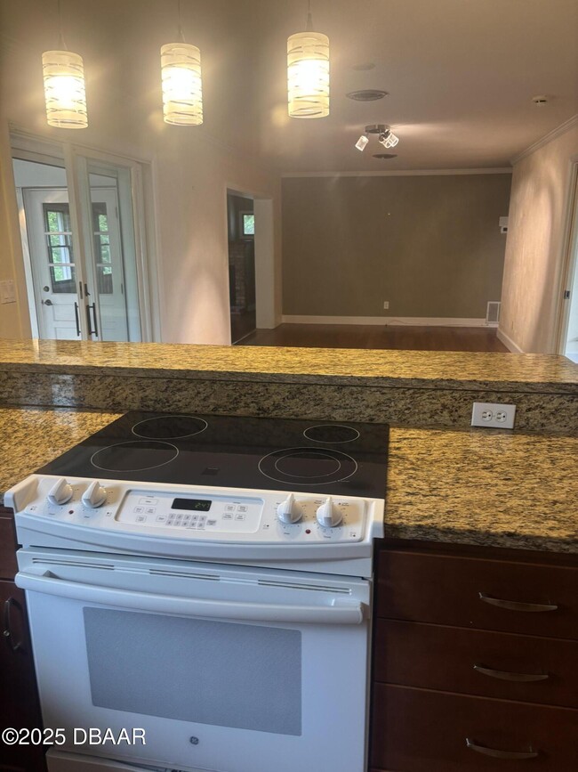 Building Photo - 19 Capri Cir