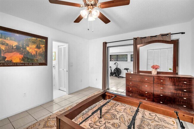 Building Photo - 3825 Estepona Ave