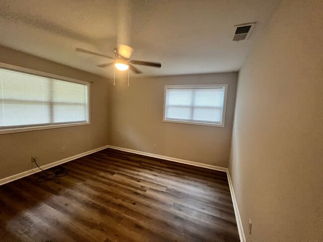 Building Photo - Beautiful Remodel!