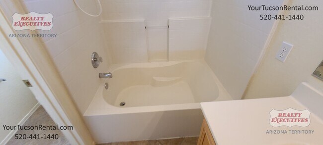 Building Photo - Starr Pass Shadows 4 bedrooms and 2 bathrooms