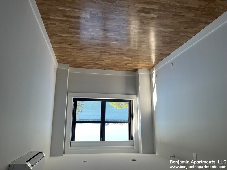 Building Photo - 1410 Columbia Rd