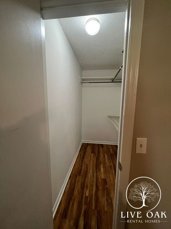 Building Photo - SUMMER MOVE-IN SPECIAL: $500 OFF 1st MONTH...