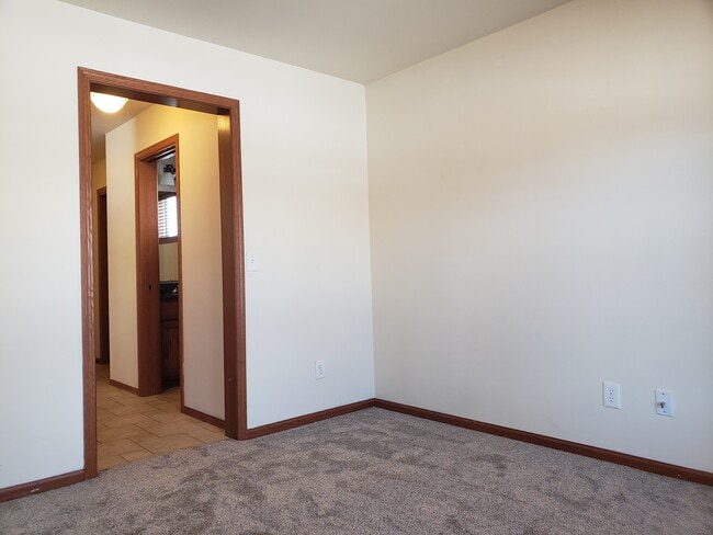 Building Photo - 3718 Stonebridge Dr