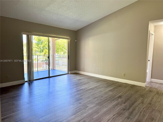 Building Photo - 10420 SW 158th Ct