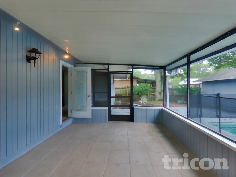 Building Photo - 4963 Beige St