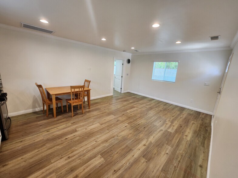 Building Photo - 5706 Willis Ave