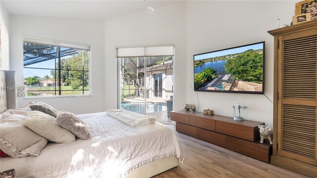 Building Photo - 2633 Oakbrook Dr