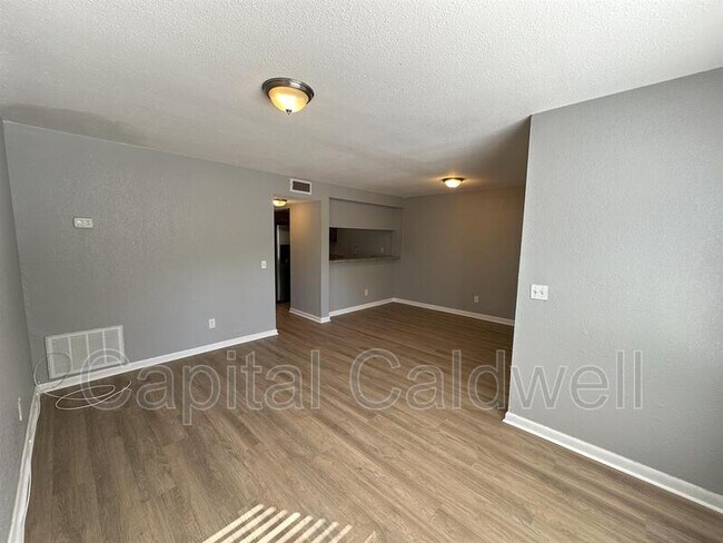 Building Photo - 5440 S MacDill Ave