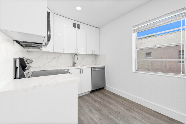 Building Photo - 511 Flanders K