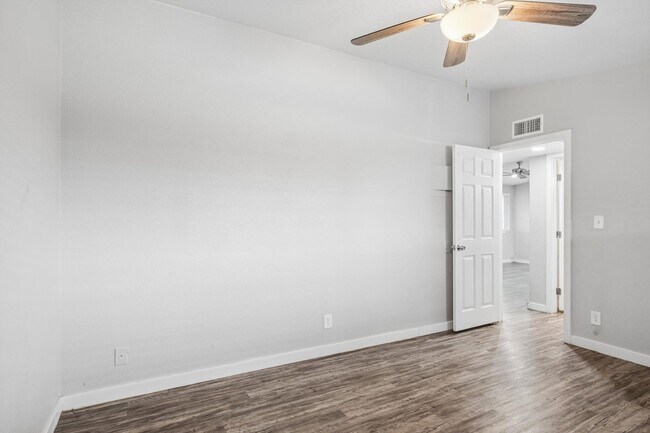 Building Photo - 449 N Williams